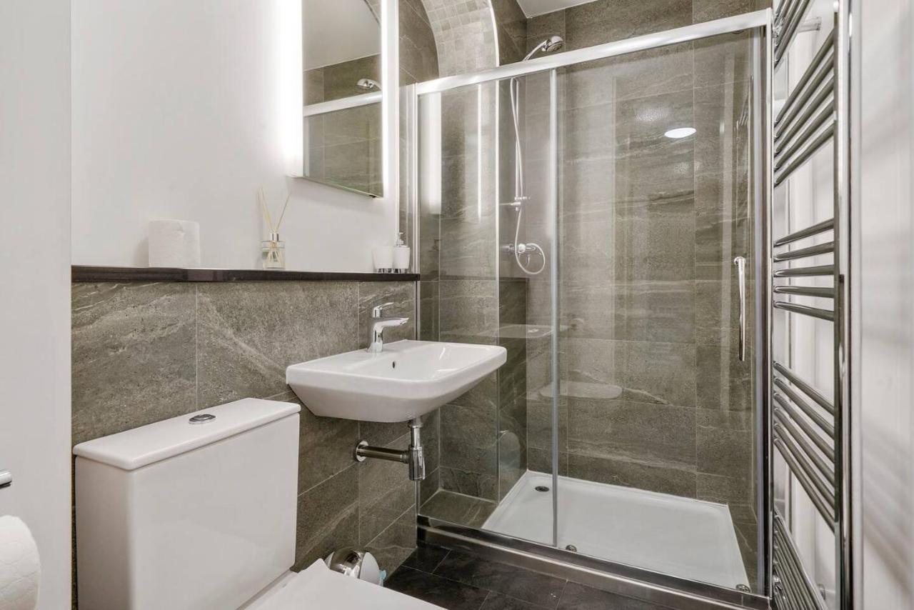 Lovely Central Wakefield Apartment - Parking エクステリア 写真